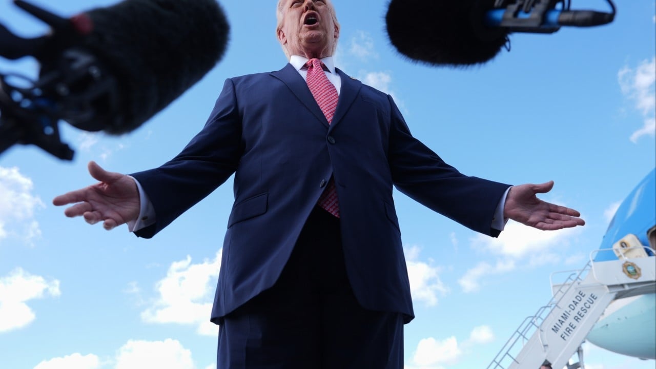 Trump Acena com Retirada do Irã, Mas Ataques Persistem: Um Cenário de Incertezas Globais