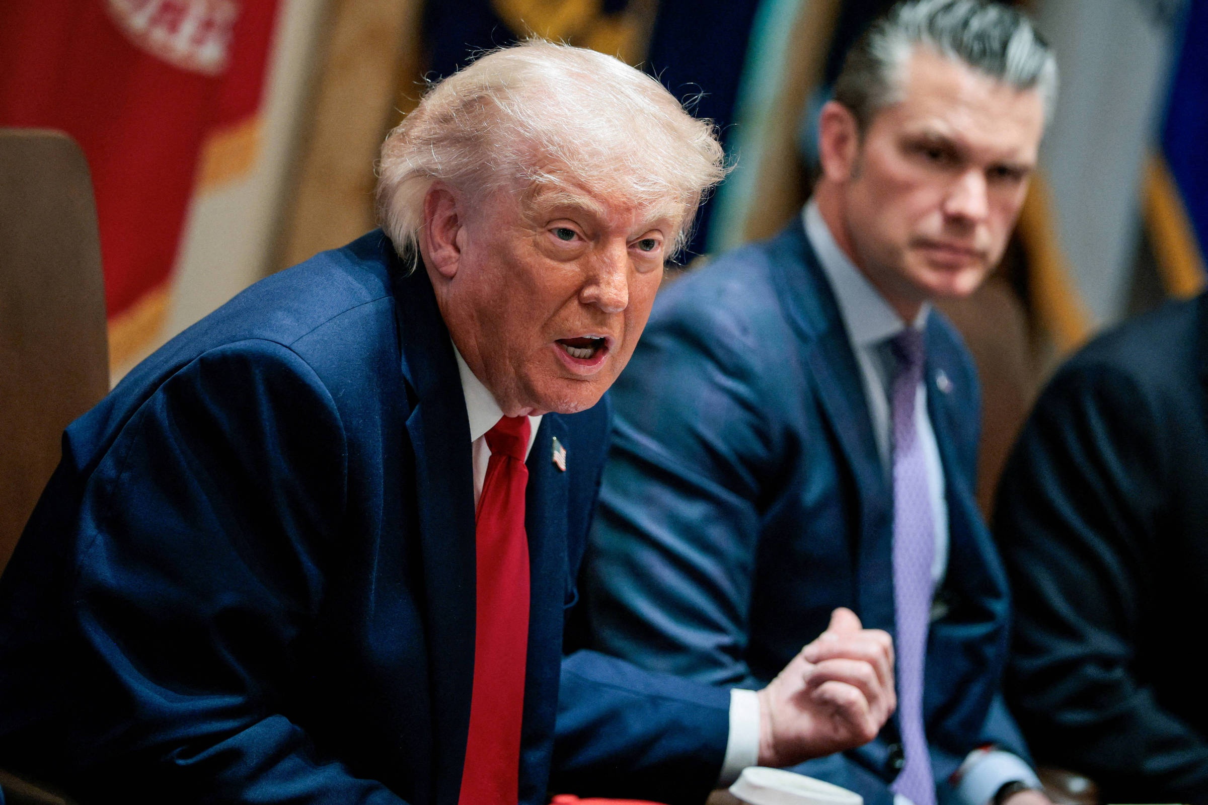 O Intrincado Jogo de Poder: A Decisão de Trump Sobre o Irã e Suas Repercussões Mundiais