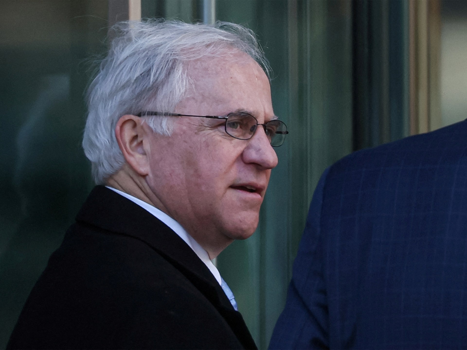 Perdão Presidencial a Ex-Congressista Condenado por Insider Trading: Implicações para a Integridade do Mercado e a Justiça Política