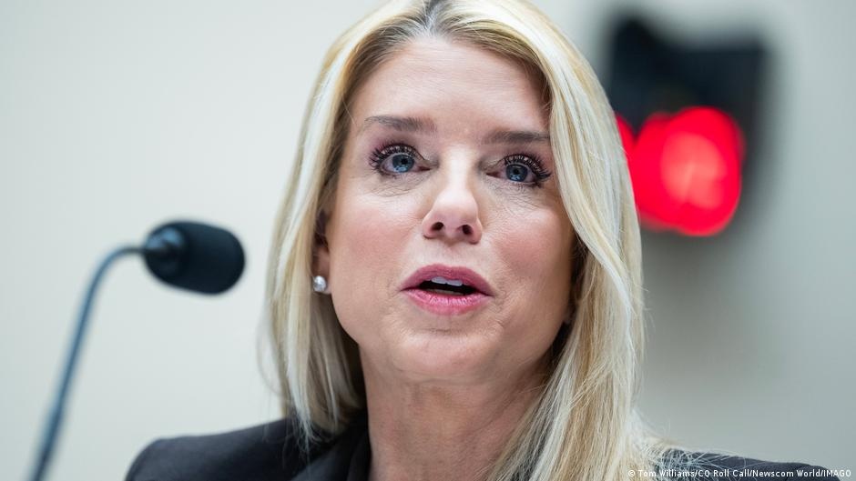 A Saída de Pam Bondi e o Futuro da Justiça Americana sob o Olhar de Trump