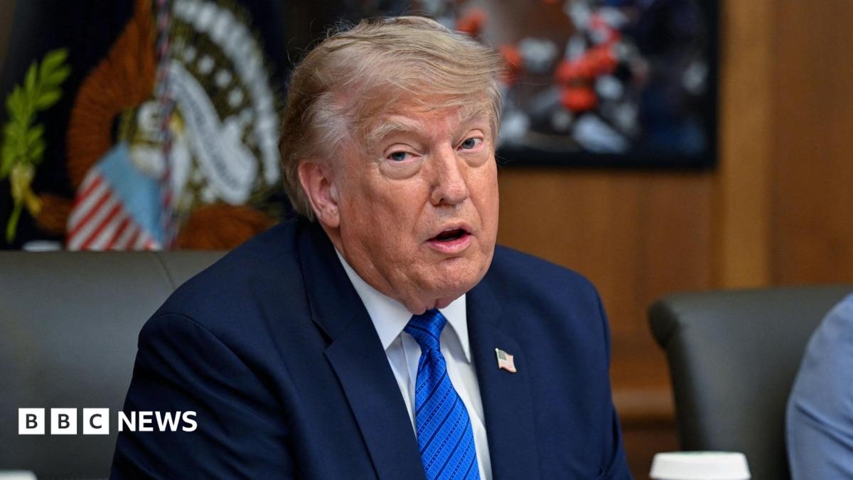 Decisão de Trump Suspende Ataques ao Irã em Meio a Negociações de Última Hora