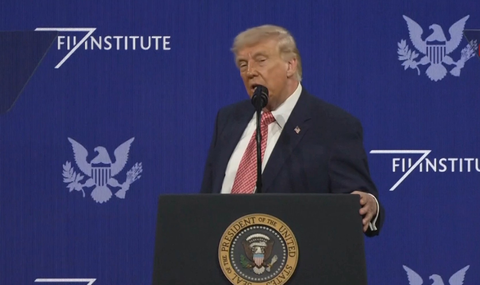 A Retórica Dual de Trump sobre o Irã: Entre a 'Aniquilação' e a Negociação