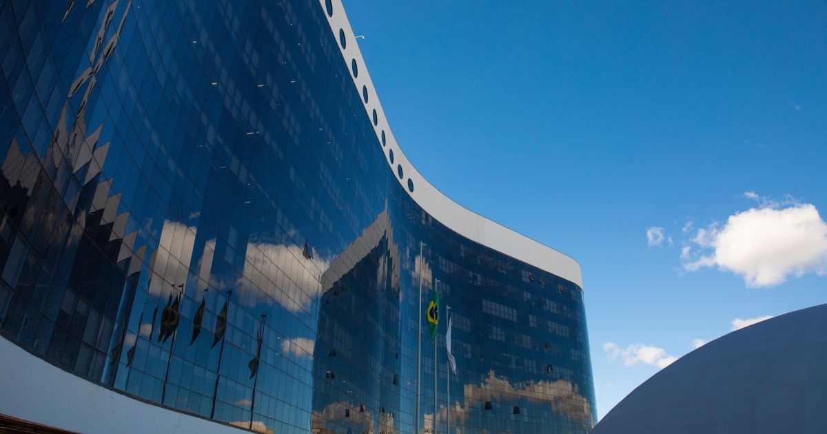TSE Reafirma Limites: A Exploração da Fé e Recursos Públicos nas Eleições Cassa Mandatos
