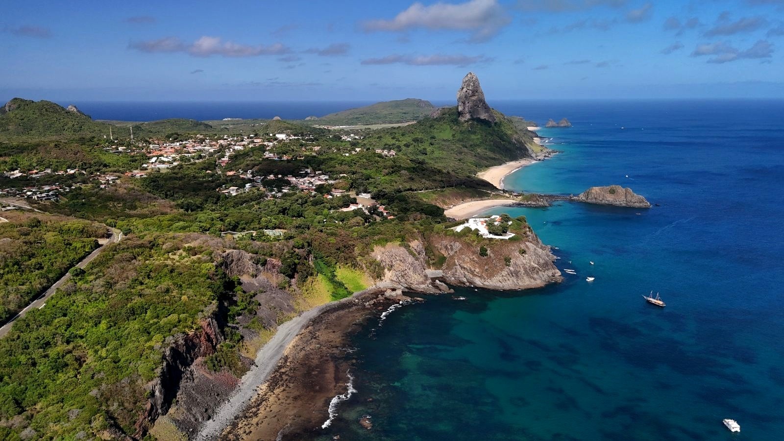 Crise Hídrica em Noronha: Rompimento de Tubulação Escancara Fragilidade no Abastecimento da Ilha