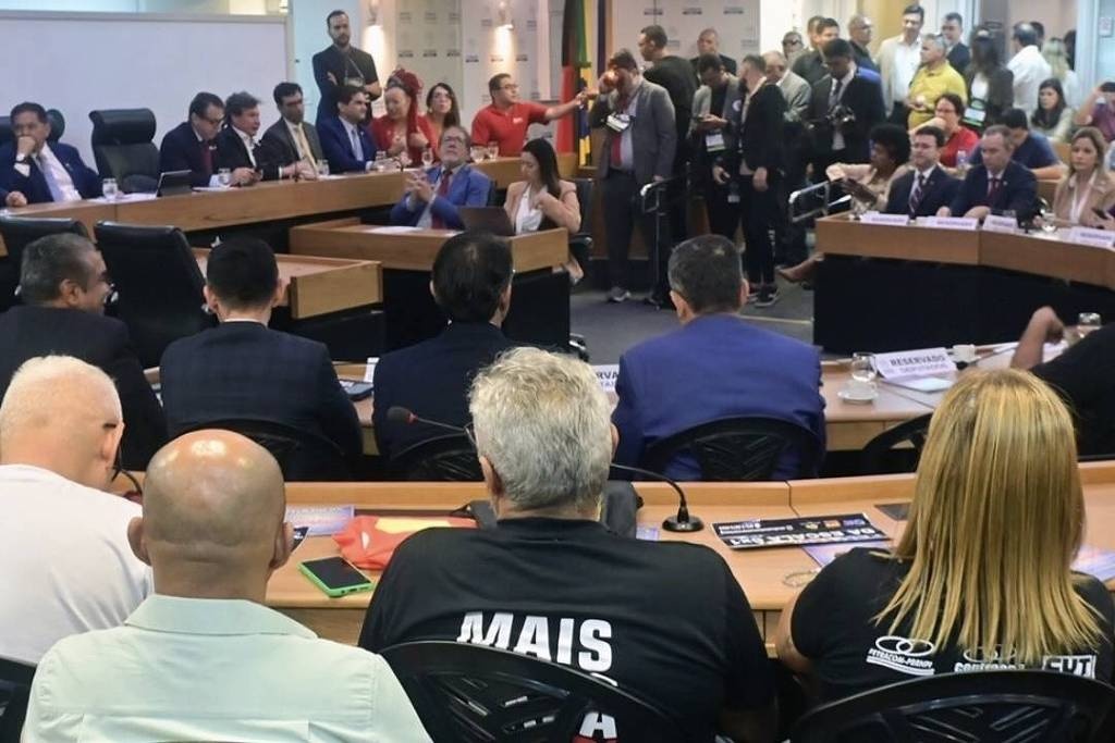 A Disputa pela Jornada de Trabalho: O Impacto da Turnê da Comissão da 6x1 no Futuro Laboral do Brasil