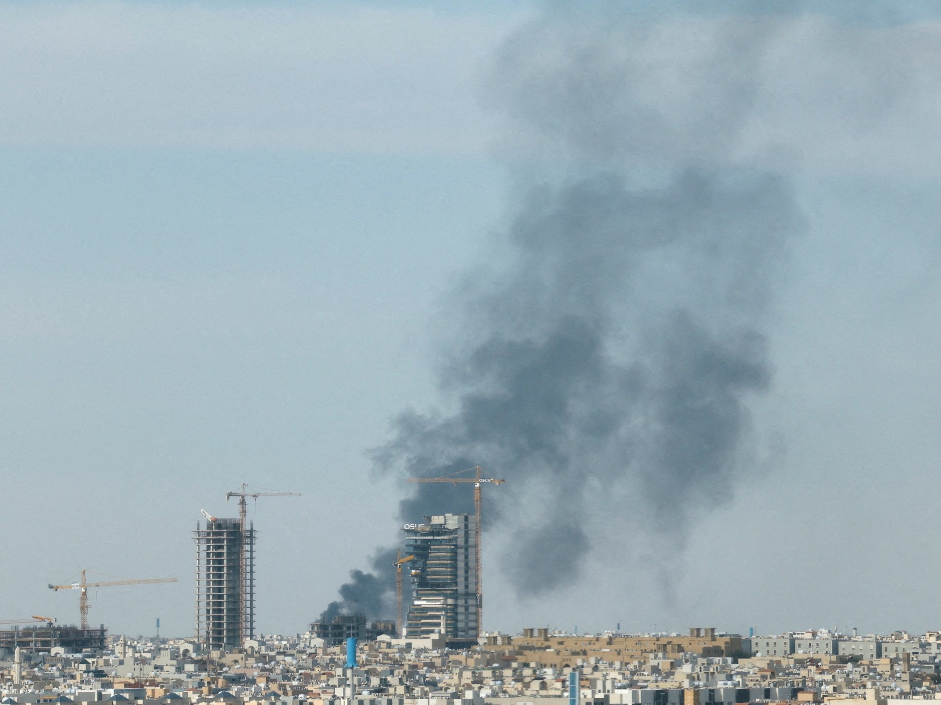 Escalada de Tensão no Golfo: Ataque na Arábia Saudita Revela Perigos Crescentes para a Economia Global e a Segurança de Cidadãos Estrangeiros