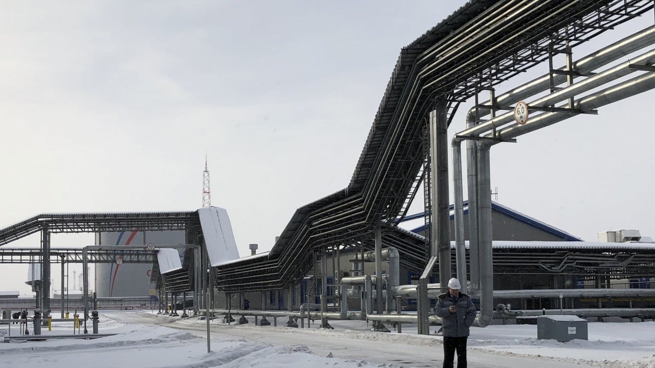 Ataques de Drones na Ust-Luga: A Estratégia Ucraniana e as Repercussões no Mercado Global