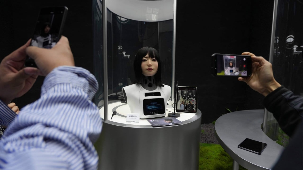 Decisão Estratégica: Por Que a Permanência de Gigantes Tech dos EUA na China Molda o Futuro da Inovação Global