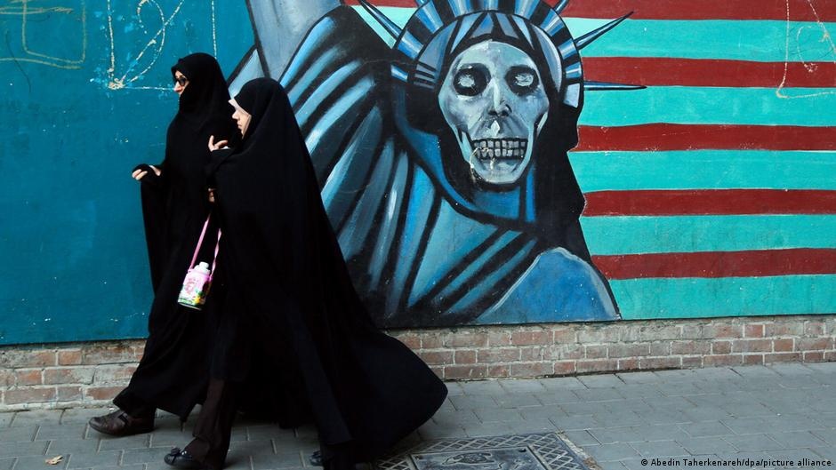 A Profunda Simbiose da Hostilidade: Como Três Gerações Forjaram o Conflito Entre EUA e Irã