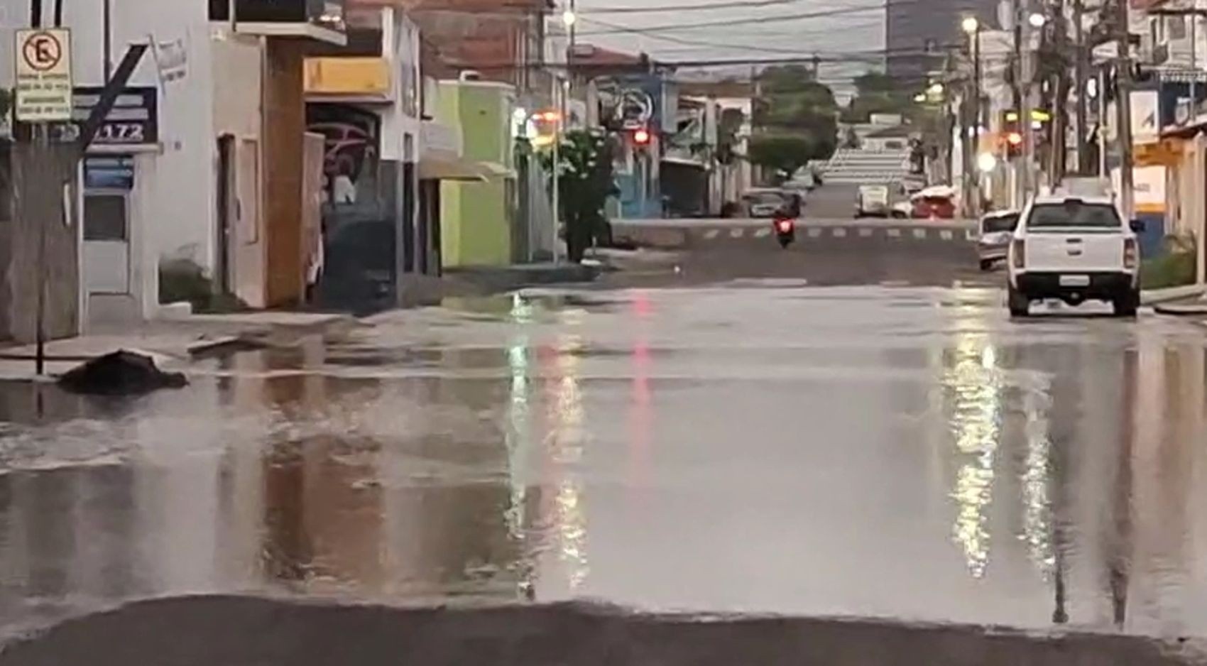 Aracaju sob Pressão: Vazamento de Água Expõe Vulnerabilidades e Desafios Críticos de Infraestrutura