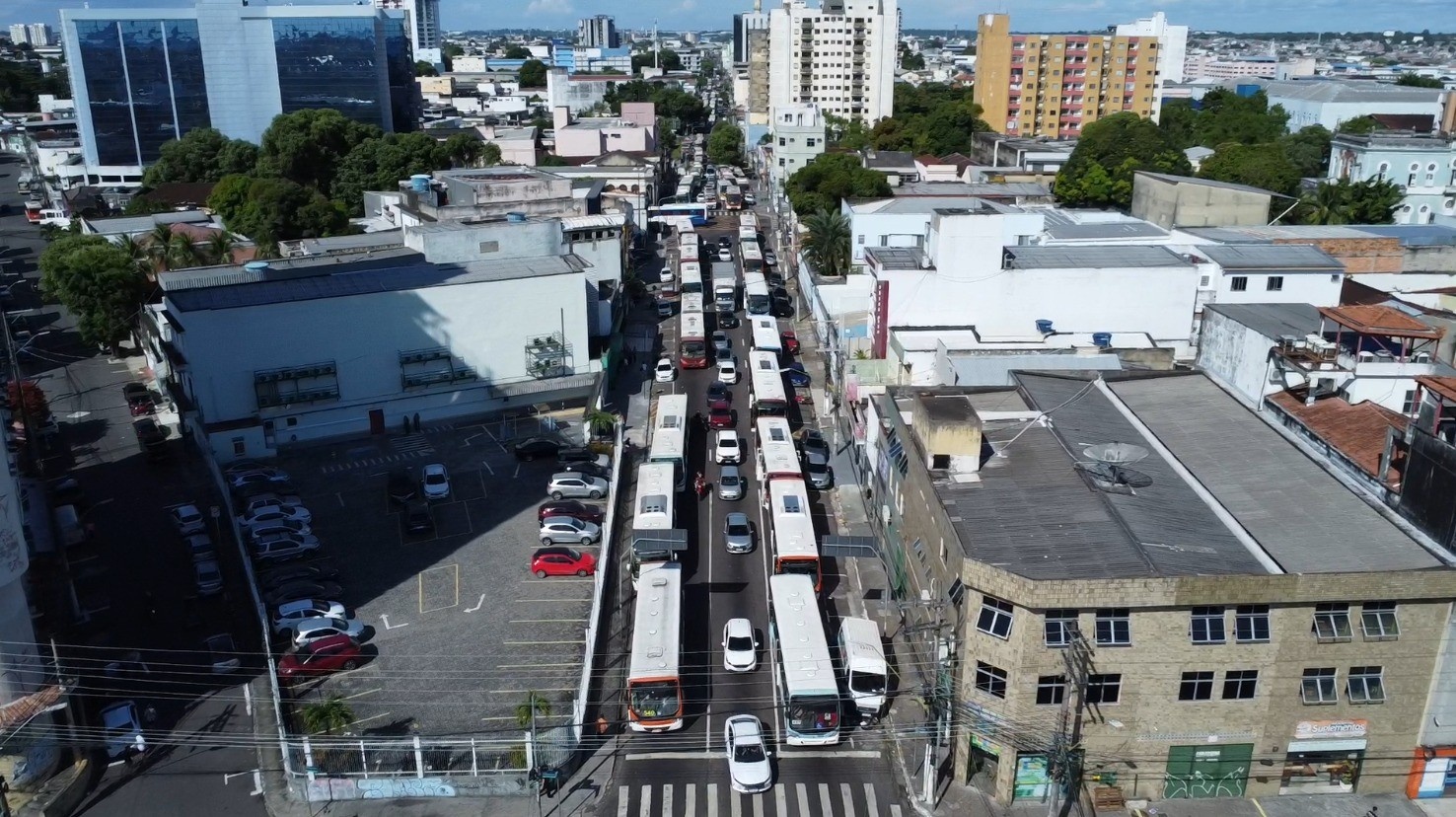 Mobilidade em Colapso: As Consequências Ocultas da Paralisação dos Ônibus em Manaus