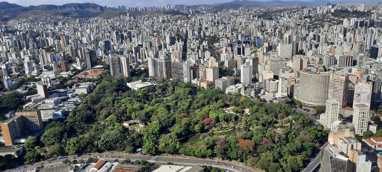 Belo Horizonte em Semana Santa: A Complexa Dinâmica dos Serviços e o Impacto no Cotidiano Urbano