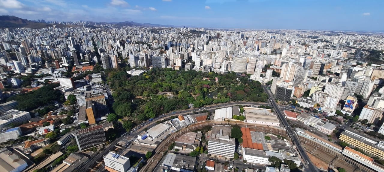 Belo Horizonte em Suspenso: Como o Ponto Facultativo por Jogo da Seleção Remodela o Cotidiano Urbano