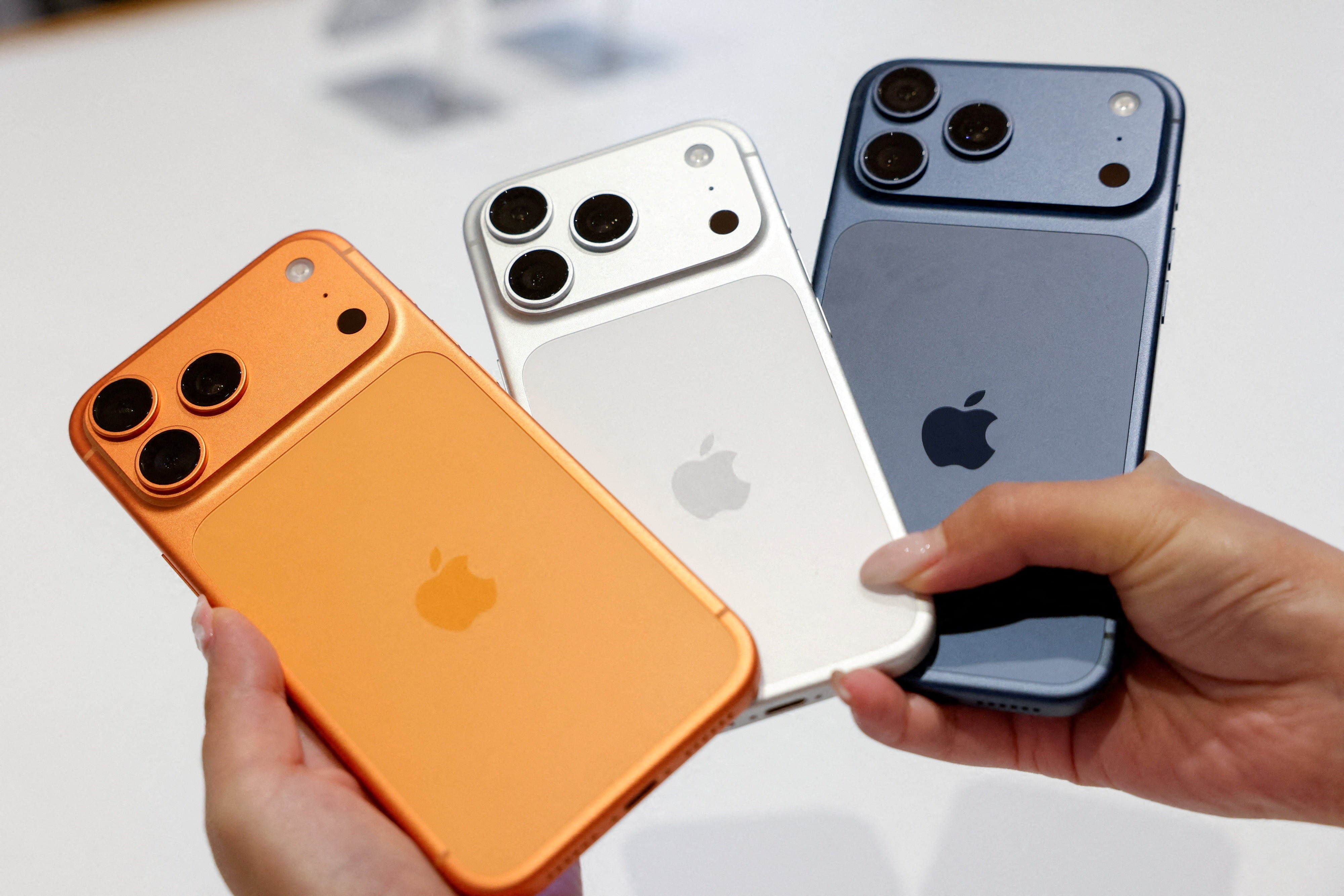 O Dilema dos Chips: A Contração do Mercado de Smartphones e Suas Ramificações Duradouras