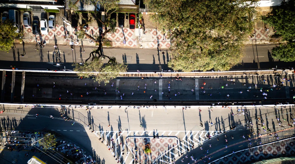 Megacorrida em São Paulo: O Preço Oculto da Festa Esportiva e a Resiliência Urbana