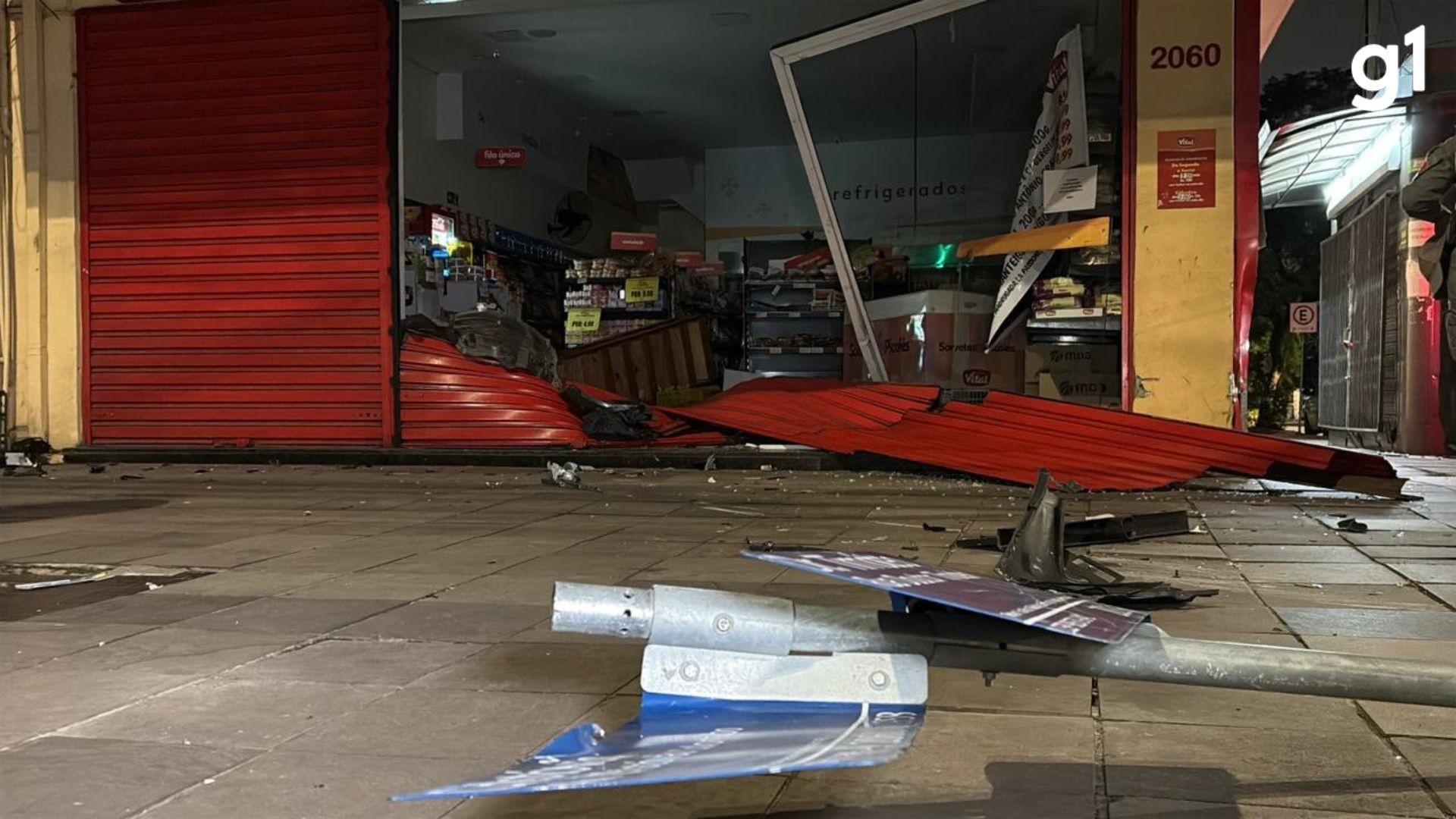 Colisão de Veículo em Padaria de Porto Alegre Levanta Debate Sobre Segurança Urbana e Resiliência Comercial