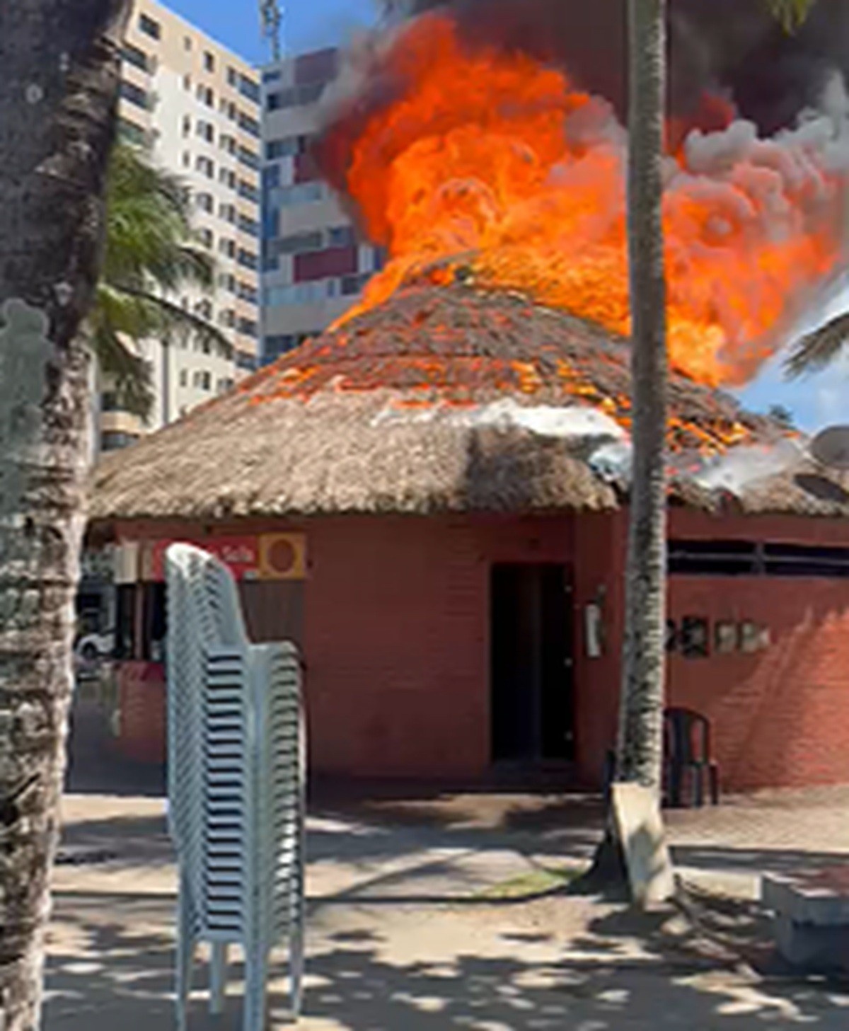 Incêndio na Orla da Pajuçara: O Efeito Dominó na Economia Turística e Segurança Urbana de Maceió
