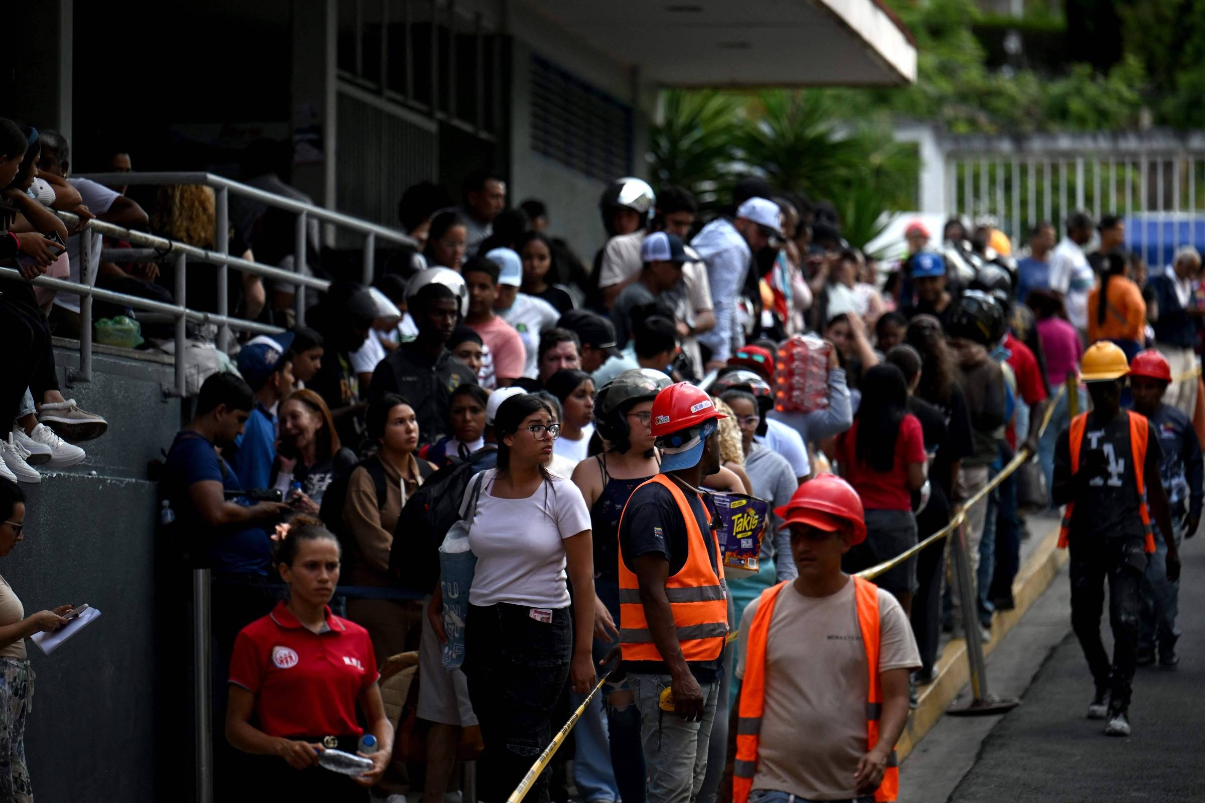 Caracas: A Resiliência Cidadã Contra a Crise Amplificada pelo Terremoto