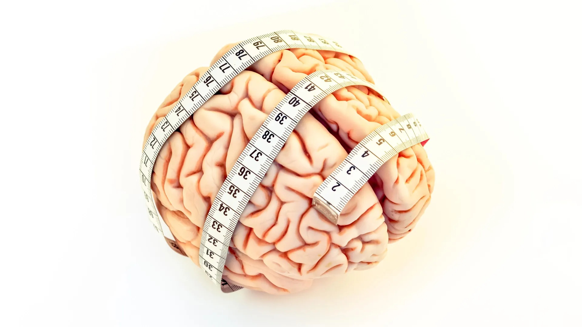 Impacto Cognitivo: Estudo Revela Relação entre Excesso de TV na Meia-Idade e Redução do Volume Cerebral