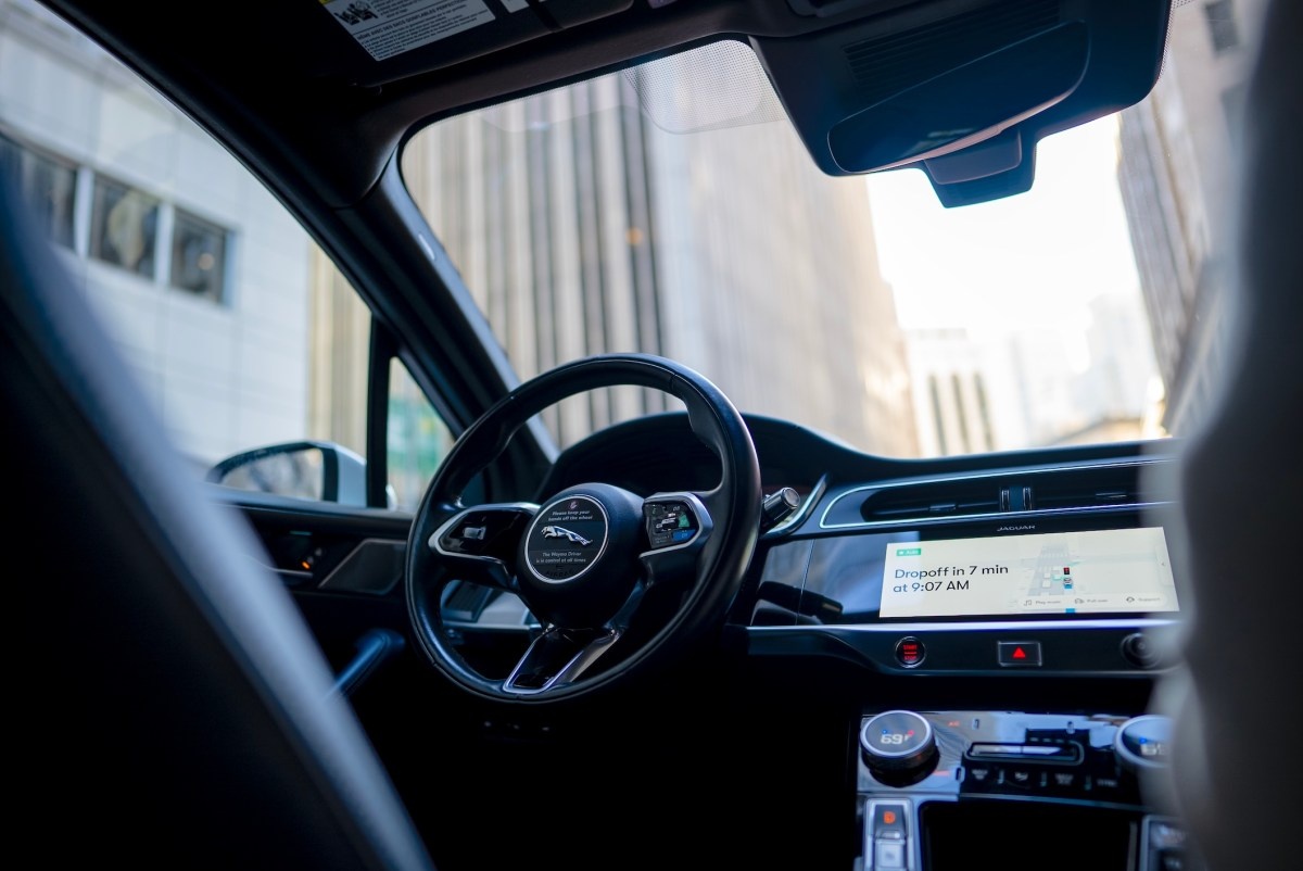 Waymo Desembarca em San Antonio: O Salto Quântico da Mobilidade Autônoma e Seus Desafios