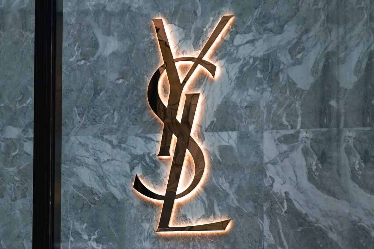 YSL Beauty: A Reinvenção do Luxo na Era da Experiência e da K-Beauty