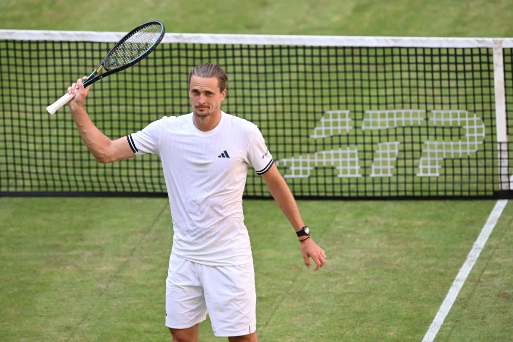 Zverev Avança em Halle: O Desafio Crítico da Transição da Argila para a Grama Rumo a Wimbledon